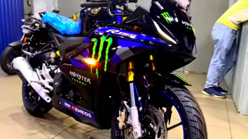 Yamaha R15 M Monster Edition 
